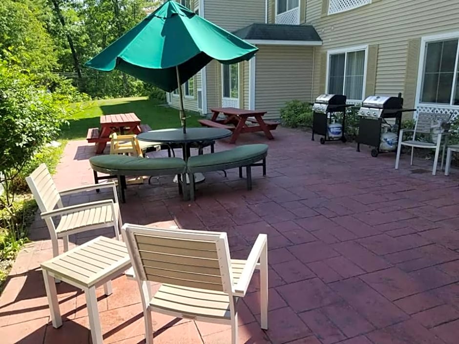 Country Inn & Suites by Radisson Lake George