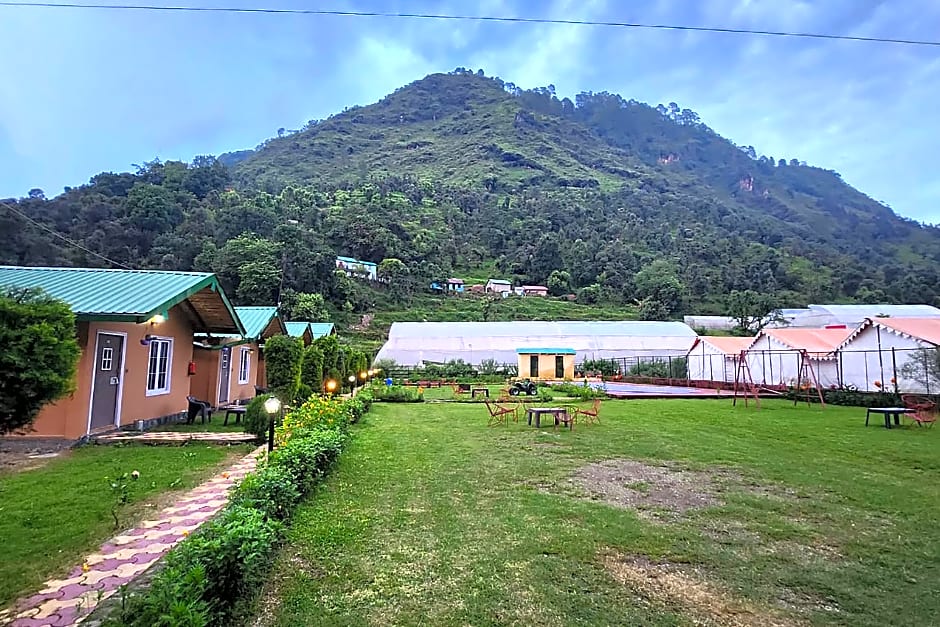 FabEscape Pine Hill View