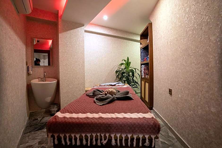 UĞURLU HOTEL