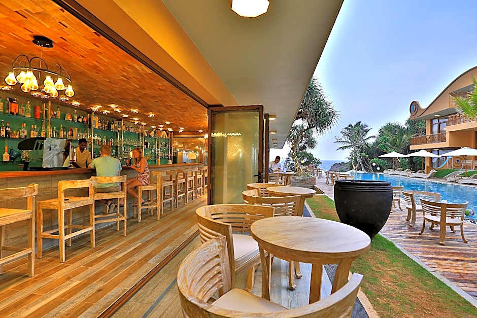 Thaproban Pavilion Waves Unawatuna