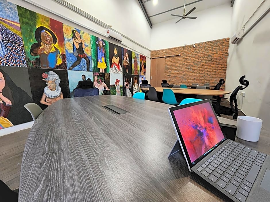 Upspot Kuching Waterfront Premium Hostel