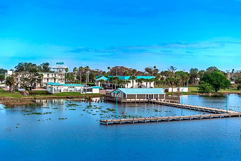 Lakeshore Resort and Marina