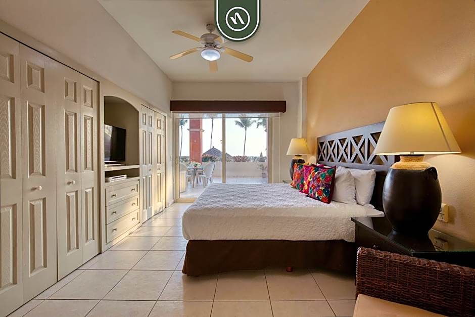 Mexican Styled 2 BR Condo - Beachfront - Pool