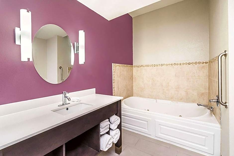 La Quinta Inn & Suites by Wyndham Loudon