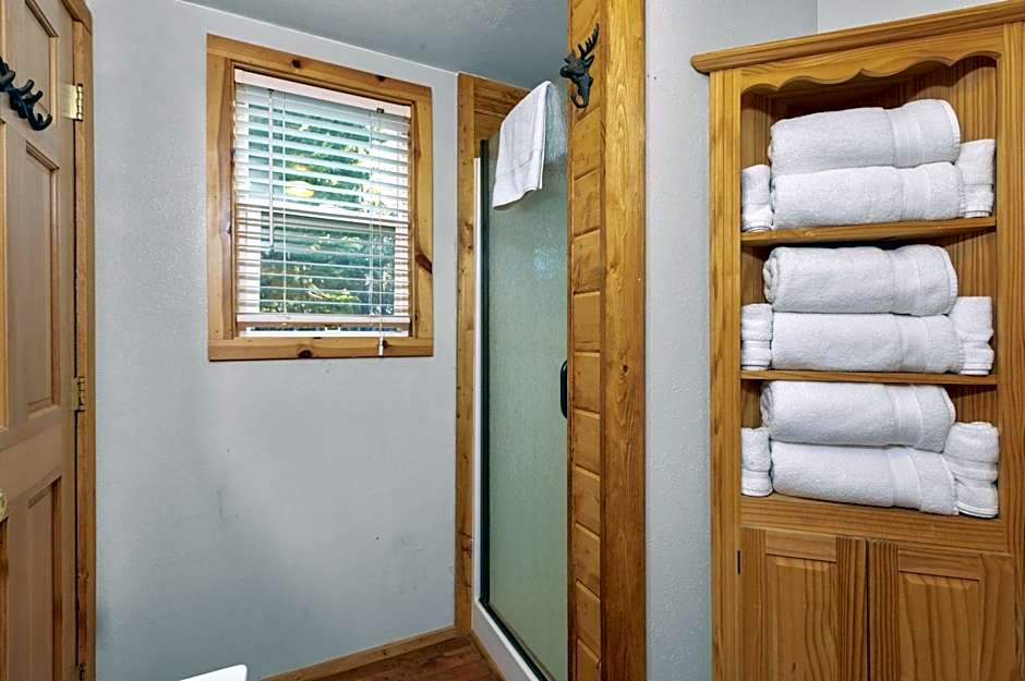 Summit Mountain Lodge and Steakhouse