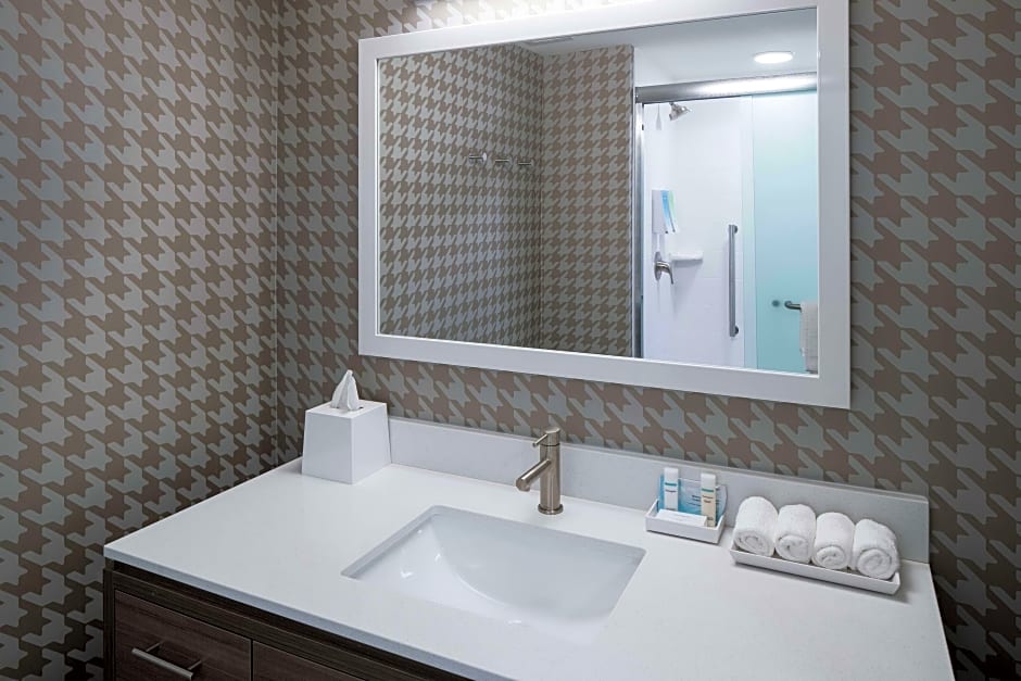 Photo 1 of 5 of Studio 2 Queen Beds, Accessible, Bathtub