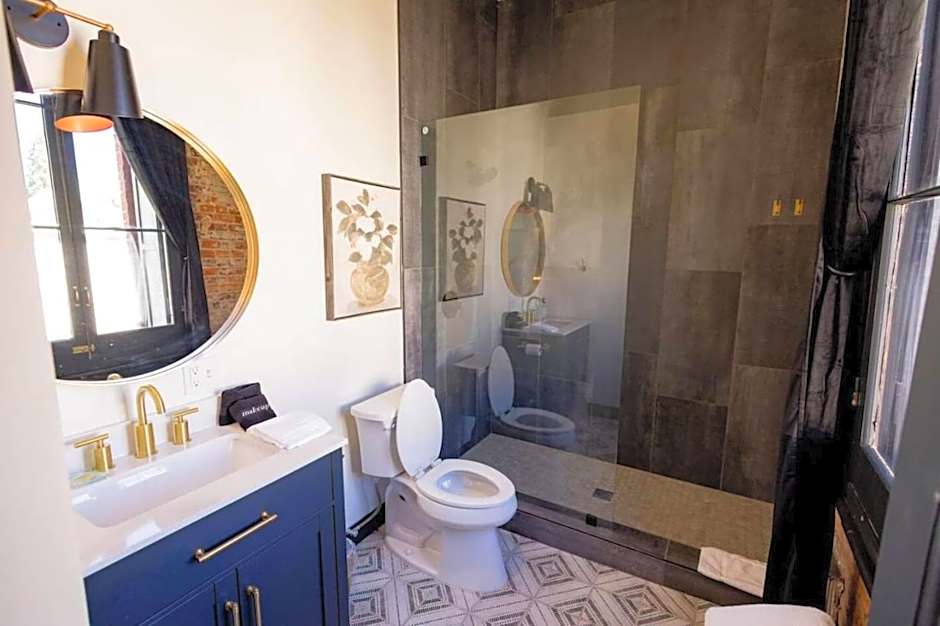 Speakeasy 2 Room Suite (Rm 4)