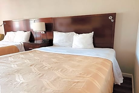 2 Queen Beds Non-Smoking