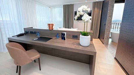 One-Bedroom Suite with Balcony
