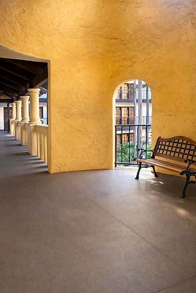 Buena Park Grand Hotel & Suites