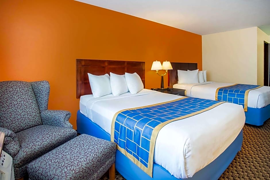 Days Inn & Suites by Wyndham Stevens Point