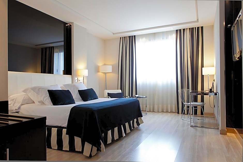 Hotel Maydrit Airport