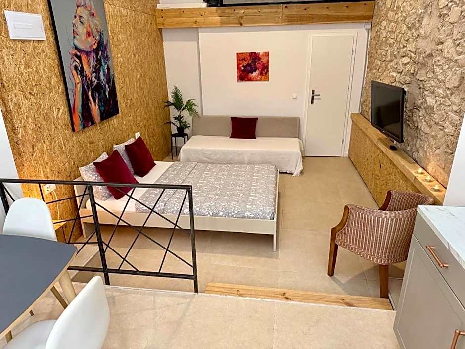 Soho Boho Apartments - with sunny rooftop terrace and fiber optic internet