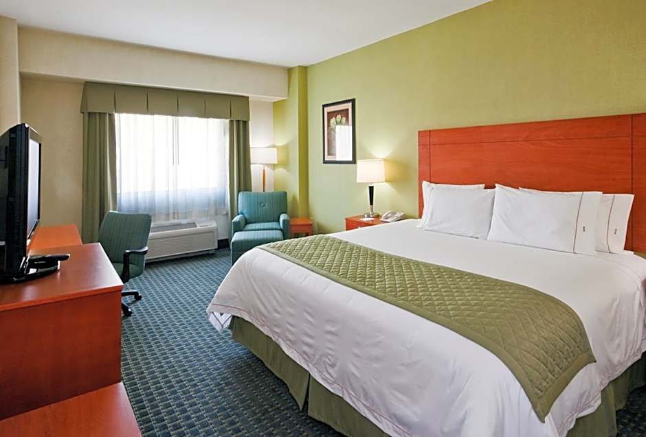 Holiday Inn Express & Suites Toluca Zona Aeropuerto By IHG