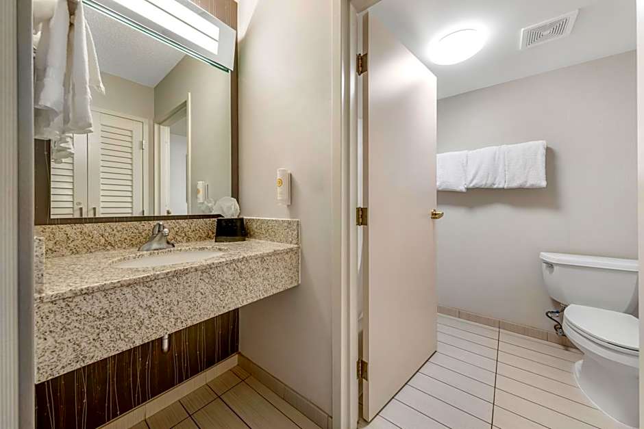 Comfort Inn & Suites Bethlehem Lehigh Valley Airport