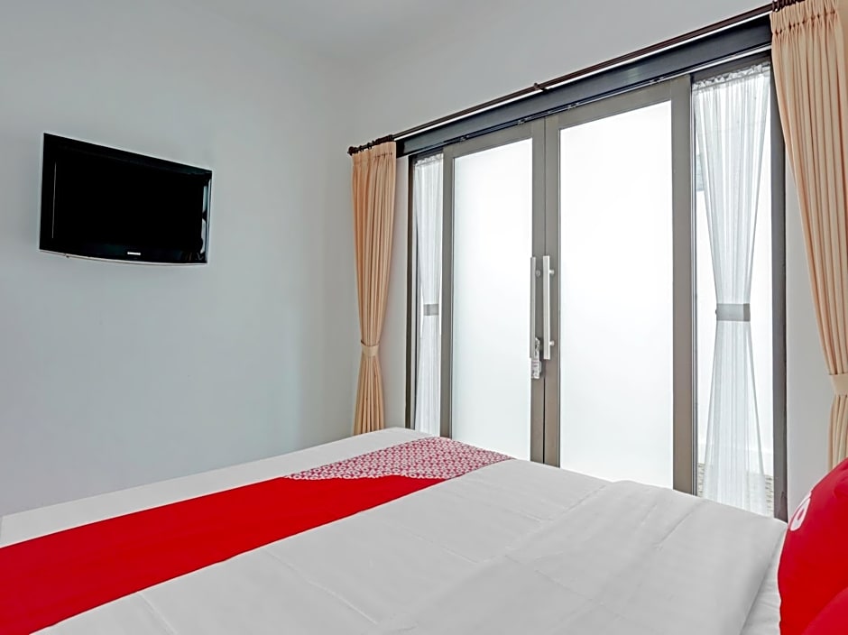 OYO 90525 White Guesthouse