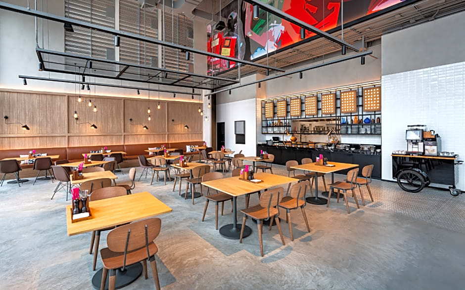 Moxy Bangkok Ratchaprasong