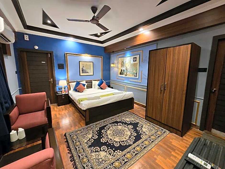 Hotel Trimoorti