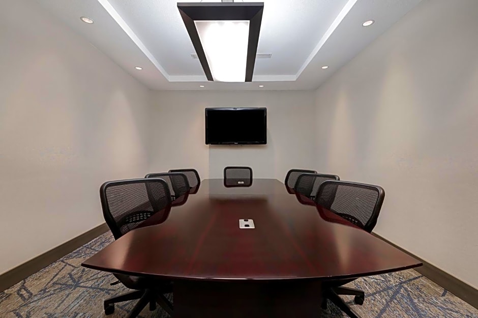 Holiday Inn Express & Suites Kansas City KU Medical Center By IHG