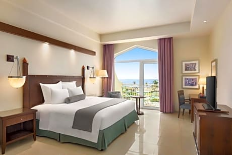 King Room with Pool and Ocean View - Non-Smoking