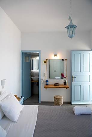 Superior Double Room with Veranda and Caldera View