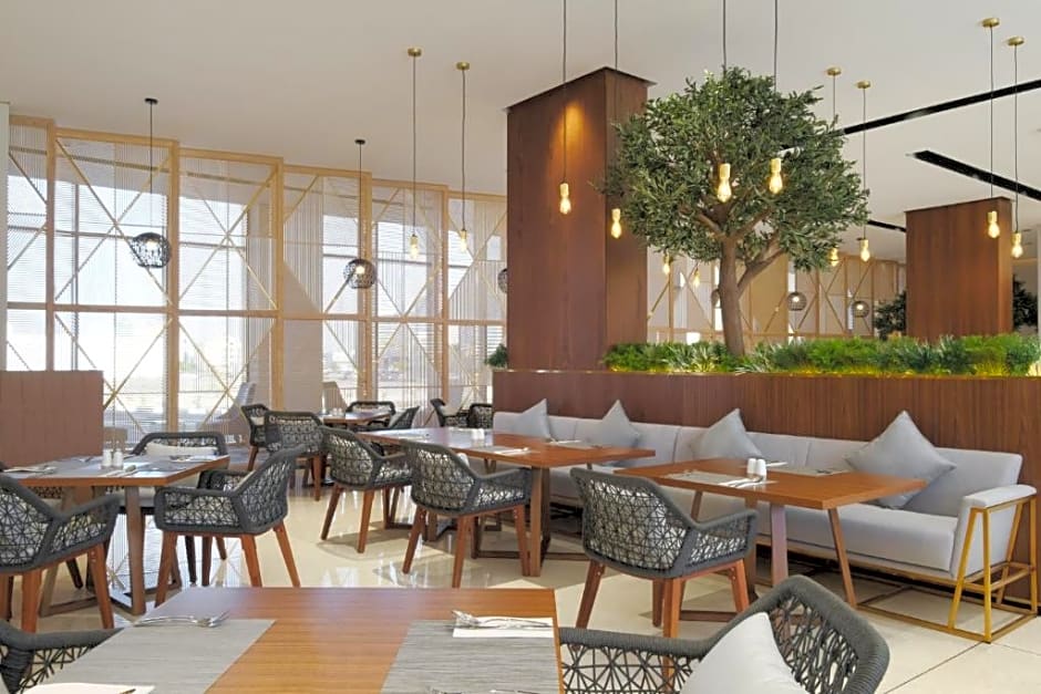 Maani Muscat Hotel and Apartments