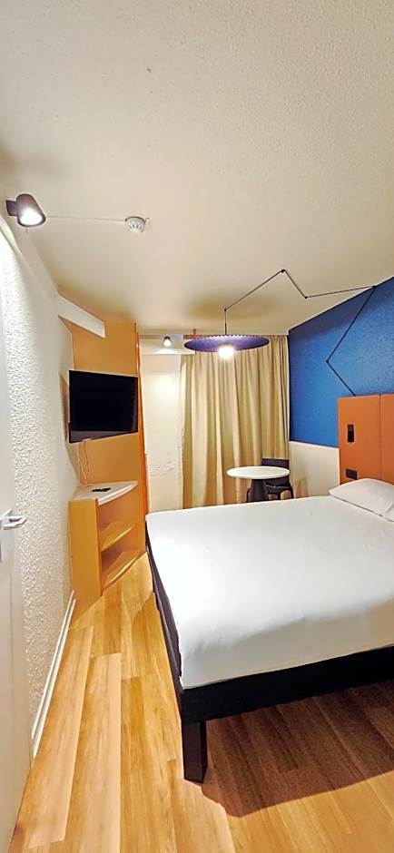 ibis Lyon Est Bron