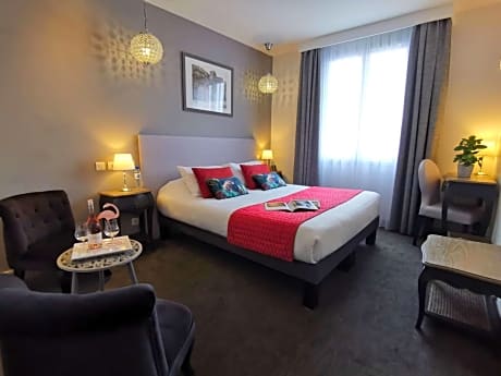 Club Double Room with Private Living Room (24 m2)