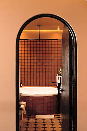 Suite with Hot Tub
