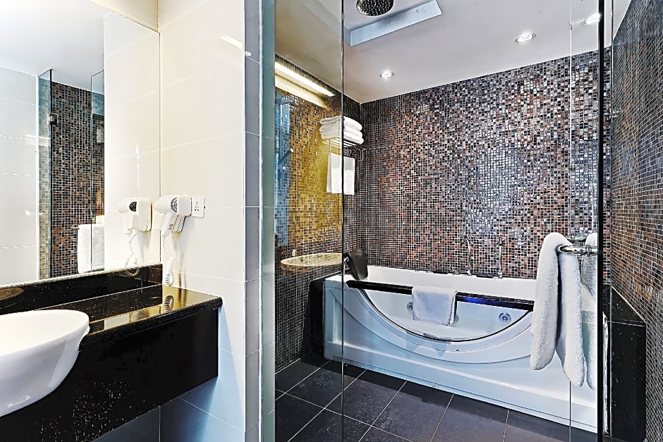 Hotel Sixty3