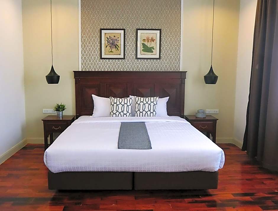 Bloom Boutique Hotel & Cafe