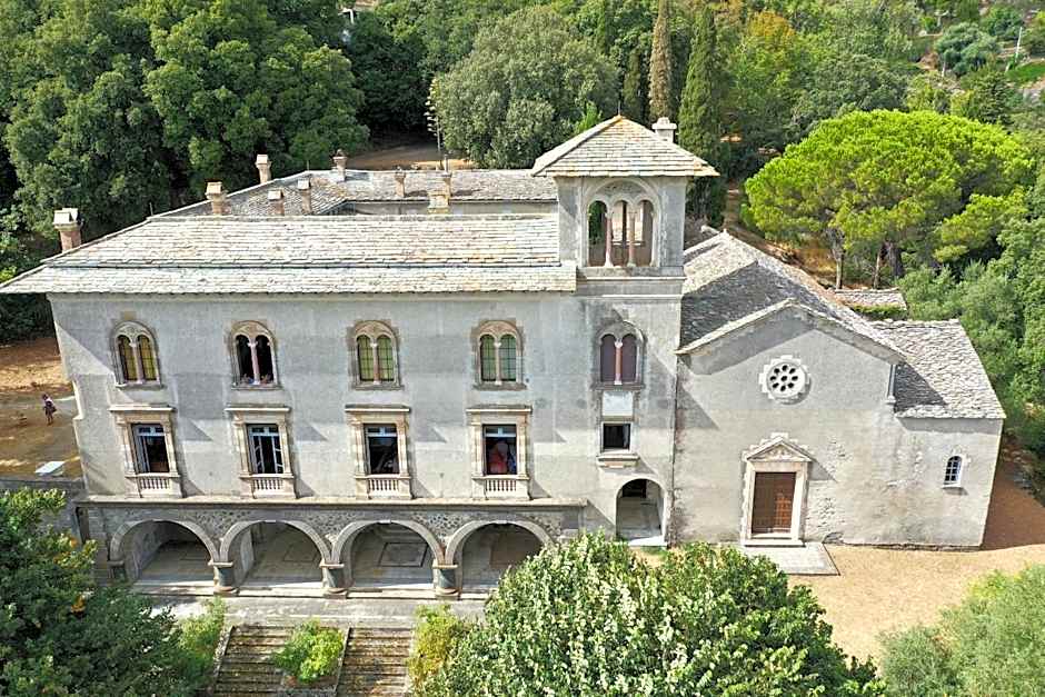 CHÂTEAU CAGNINACCI B&B