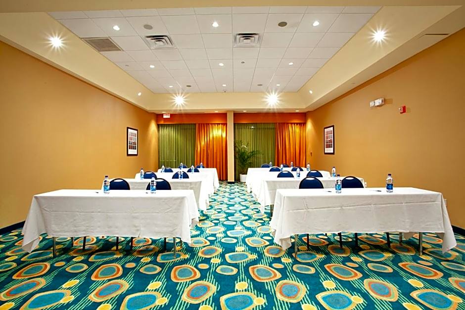 Holiday Inn Express & Suites VA Beach Oceanfront, an IHG Hotel