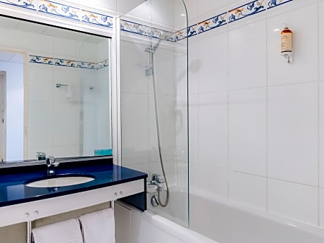 Privilege Room with 1 double bed, overlooking the Loire