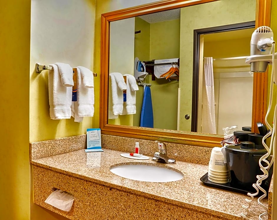Baymont by Wyndham Grand Rapids N/Walker