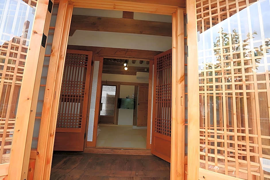 Gaeunchae Hanok Guesthouse Jeonju