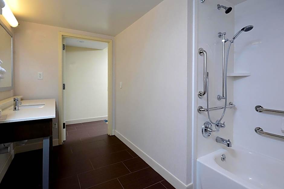 Hampton Inn By Hilton Roxboro
