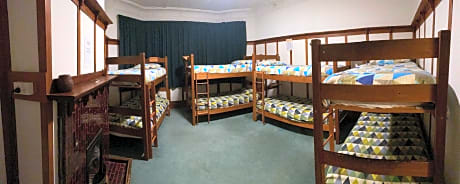 1 Person in 8-Bed Dormitory with Shared Bathroom - Mixed