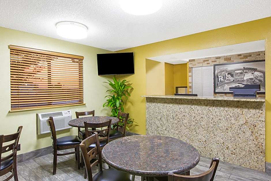 Super 8 by Wyndham Nampa