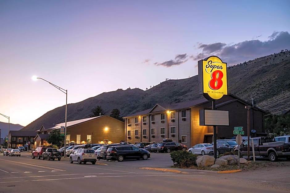 Super 8 by Wyndham Gardiner/Yellowstone Park Area