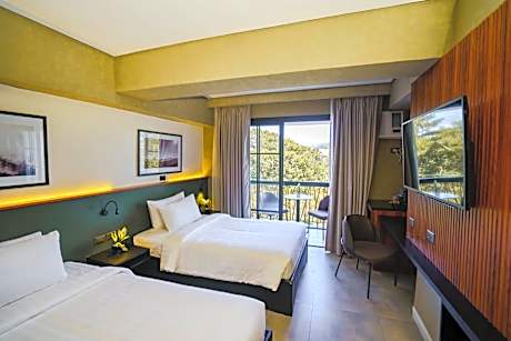 BURNHAM VIEW TWIN (Higher Floor)