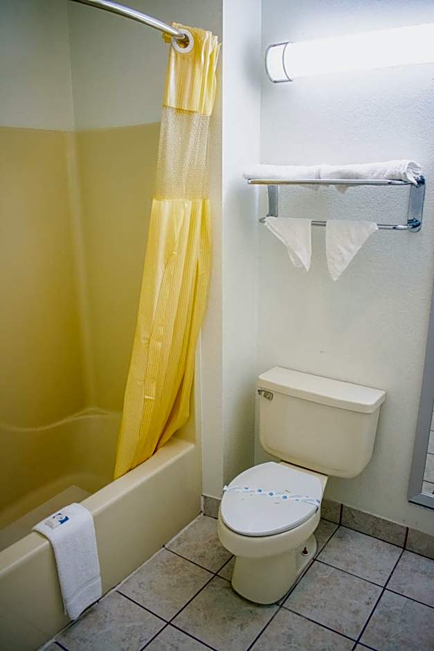 Blue Jay Inn & Suites