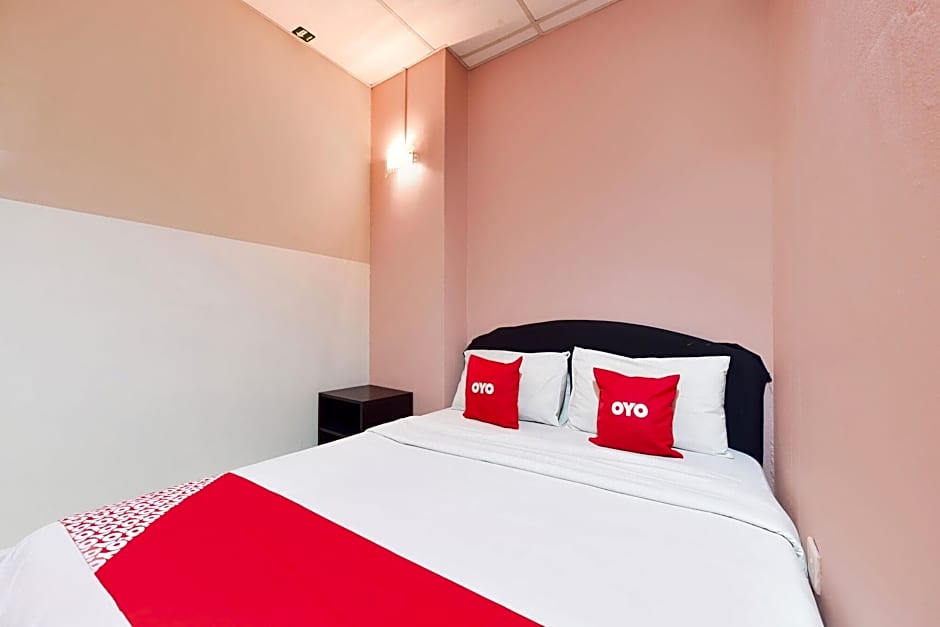 OYO 89588 Destiny Riverside Hotel