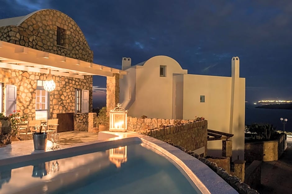 Red Cliff Villa 2bedroom villa with caldera view and plunge pool
