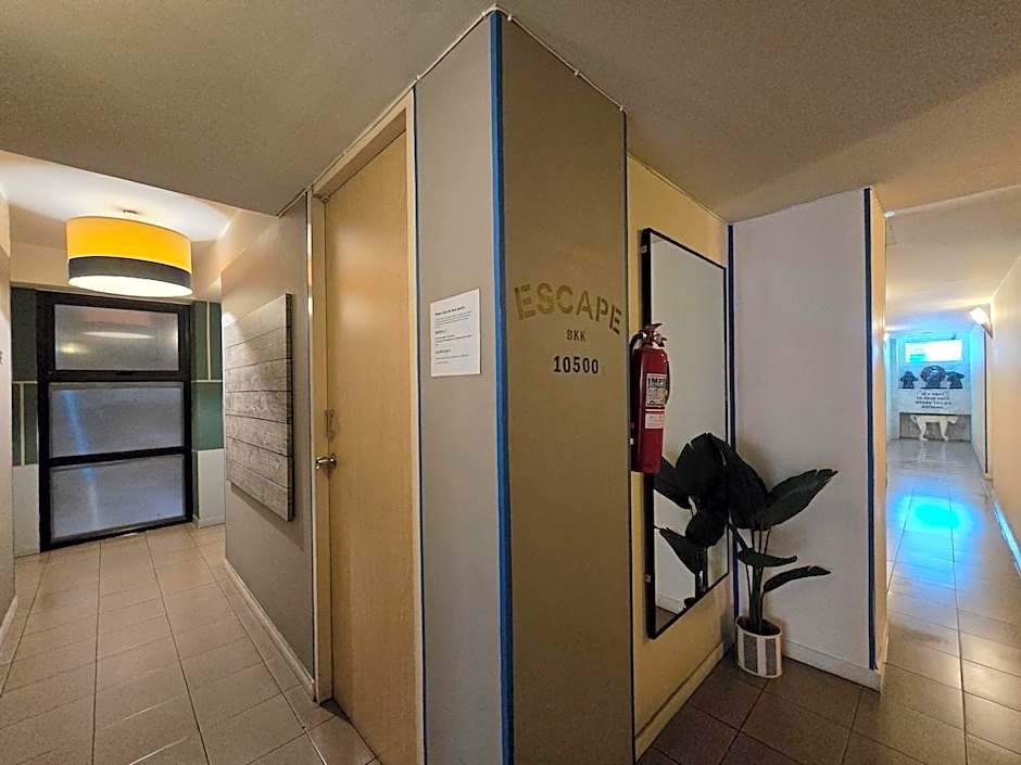 Somewhere to Escape - Hometel