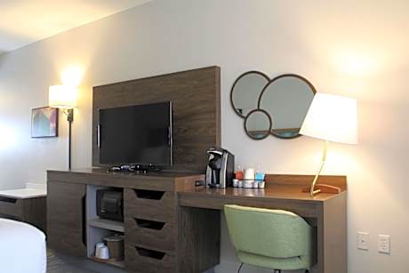 Premium Queen Studio with Two Queen Beds - Non-Smoking