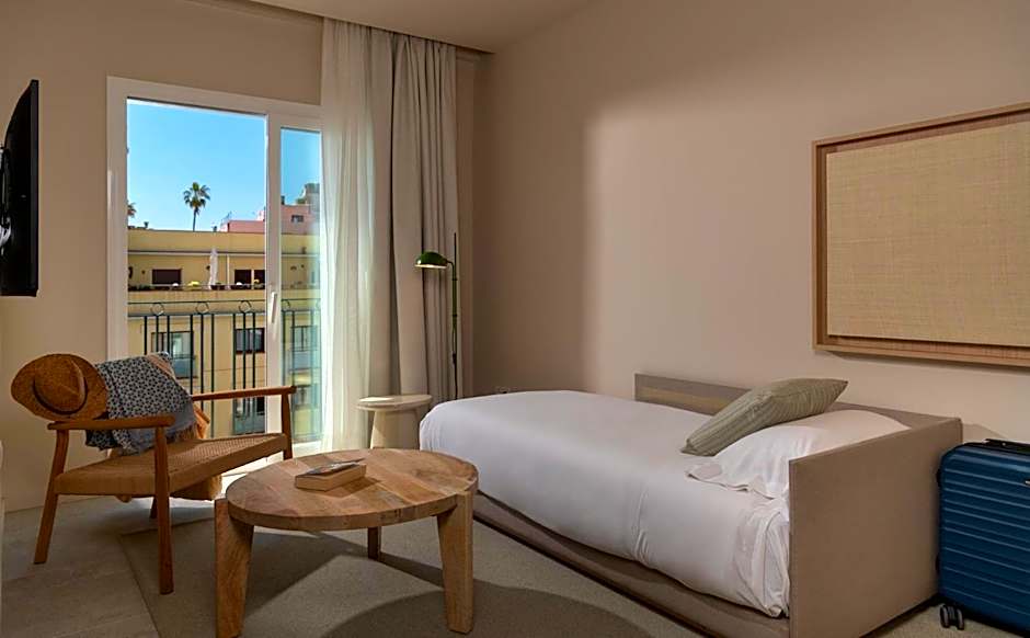 Aqua Hotel Bertran Park