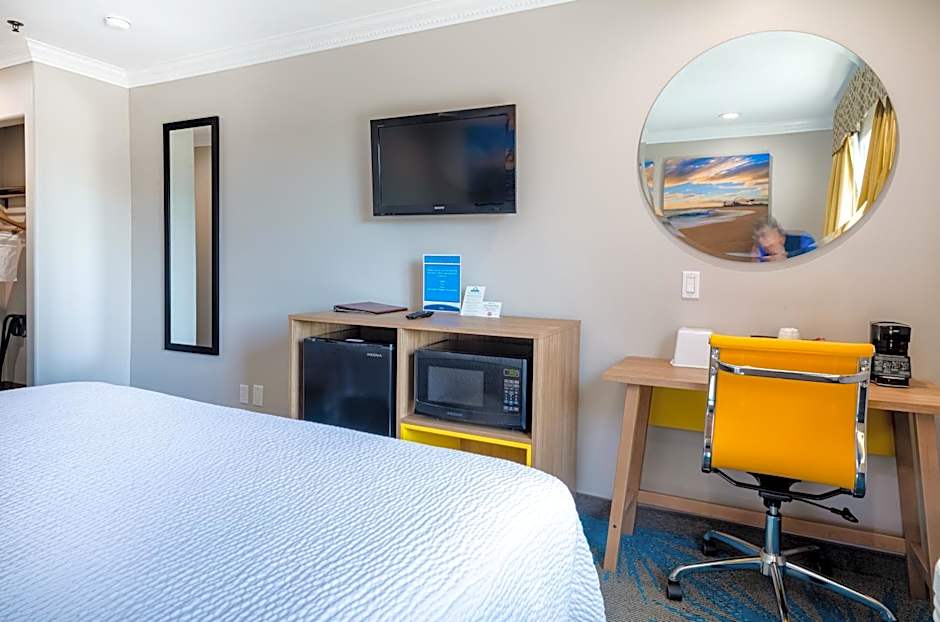 Days Inn by Wyndham Santa Monica