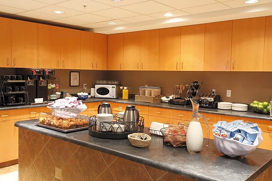 Pomeroy Inn & Suites Fort St. John