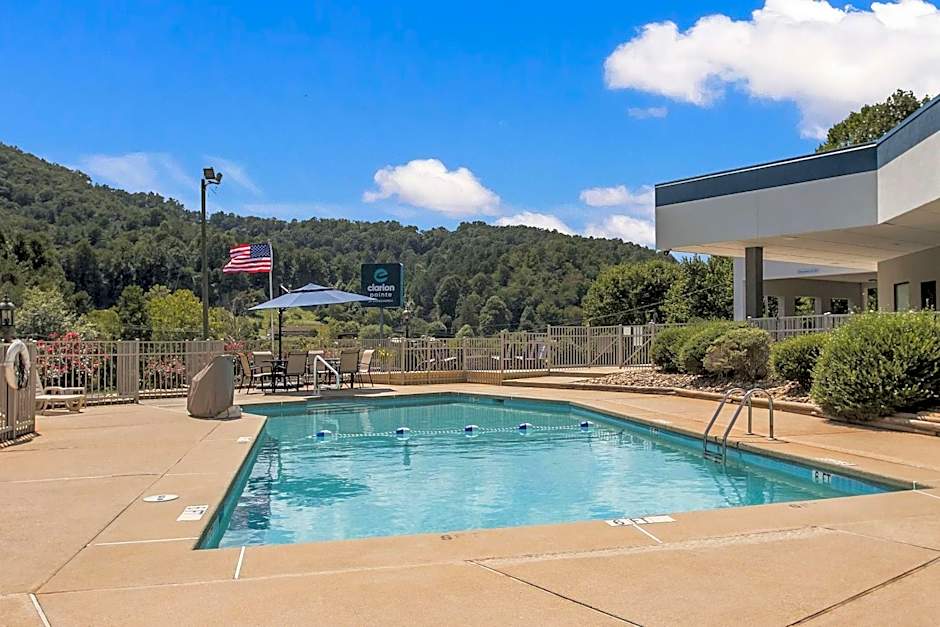 Clarion Pointe Sylva near Cherokee Area